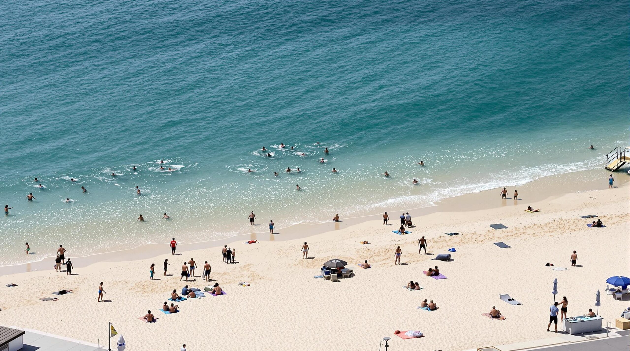 Plage Centrale Hossegor : vue panoramique de la plage avec eau claire et sable fin